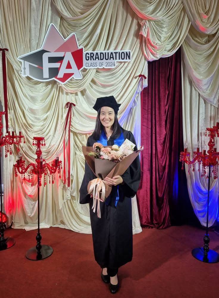 ฝ้ายในพิธีจบหลักสูตร FA Graduation Class of 2024