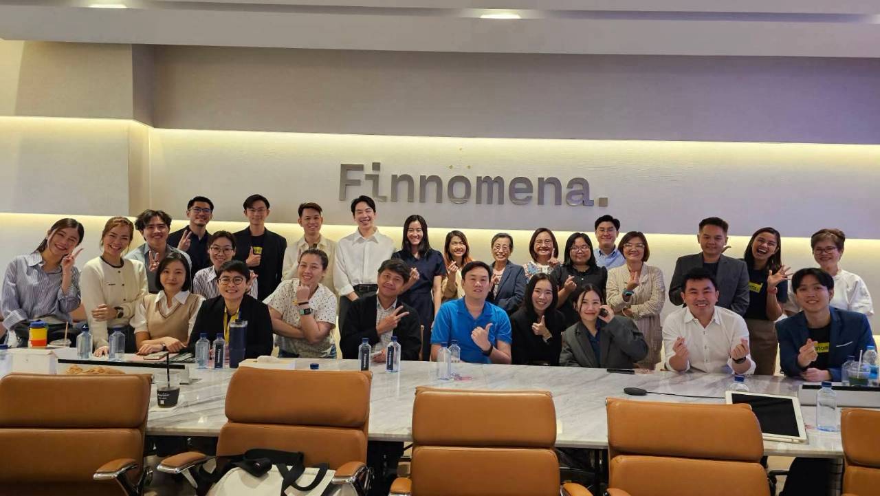 ฝ้ายกับทีม Finnomena